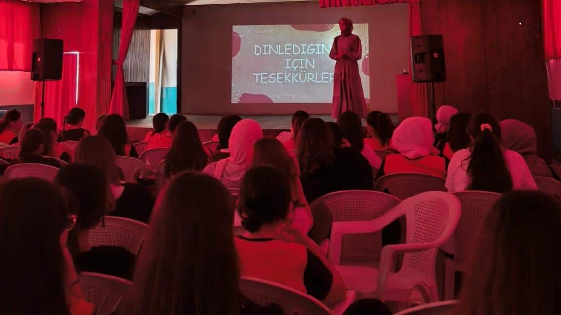 KIZLARDA ERGENLİK DÖNEMİ FİZİKSEL ve DUYGUSAL GELİŞİM 